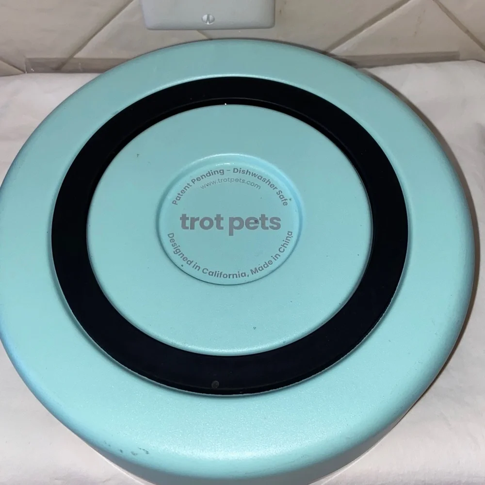 Like new large Trot water Bowl